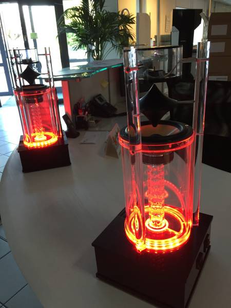 Conception de présentoir de comptoir pour un produit technologique dans un magasin à Toulouse