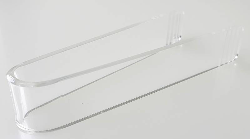 Pince en plexiglas incolore usinée et pliée